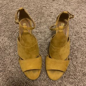 Like new- BC yellow suede shoe